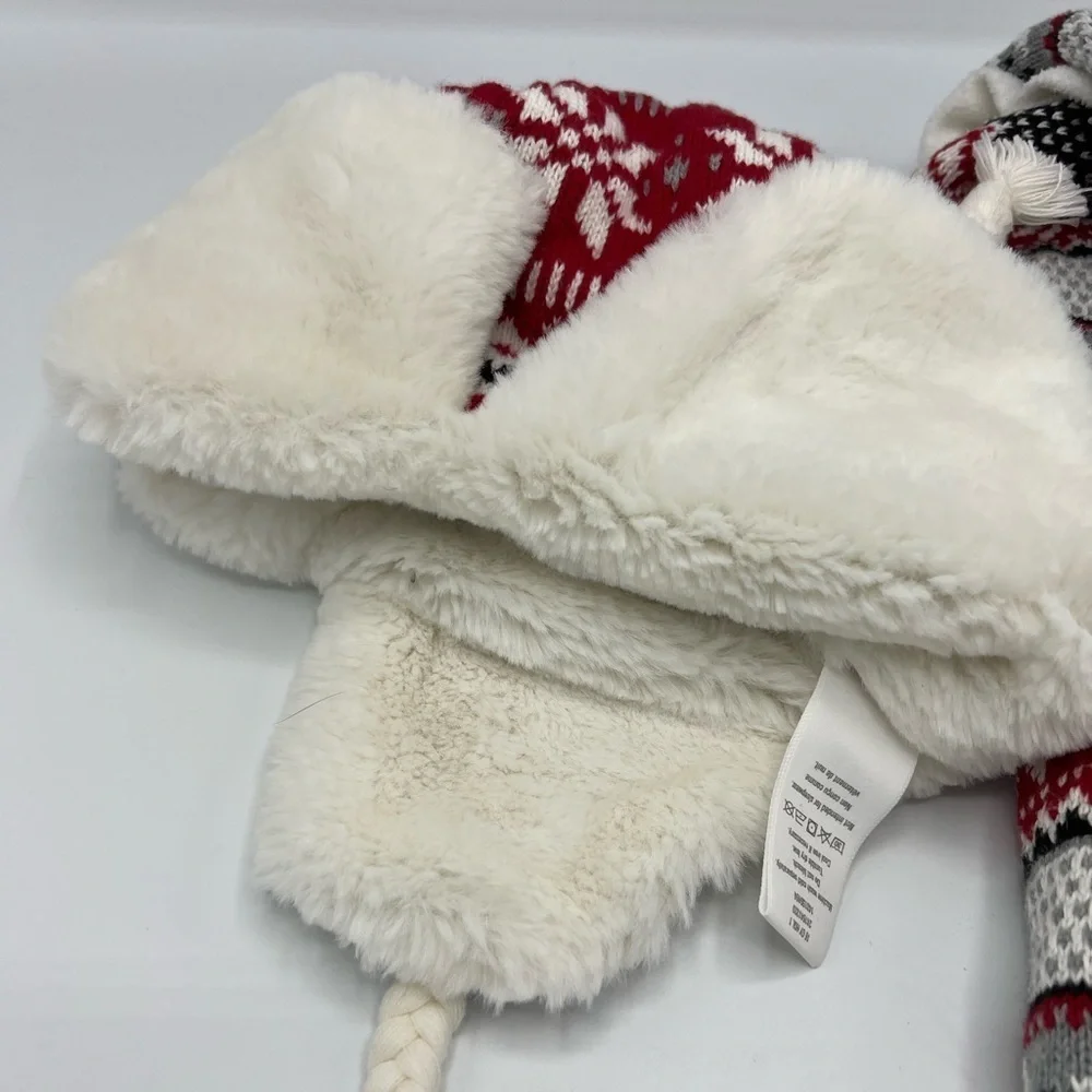 Girls hat& scarf set by Gymboree